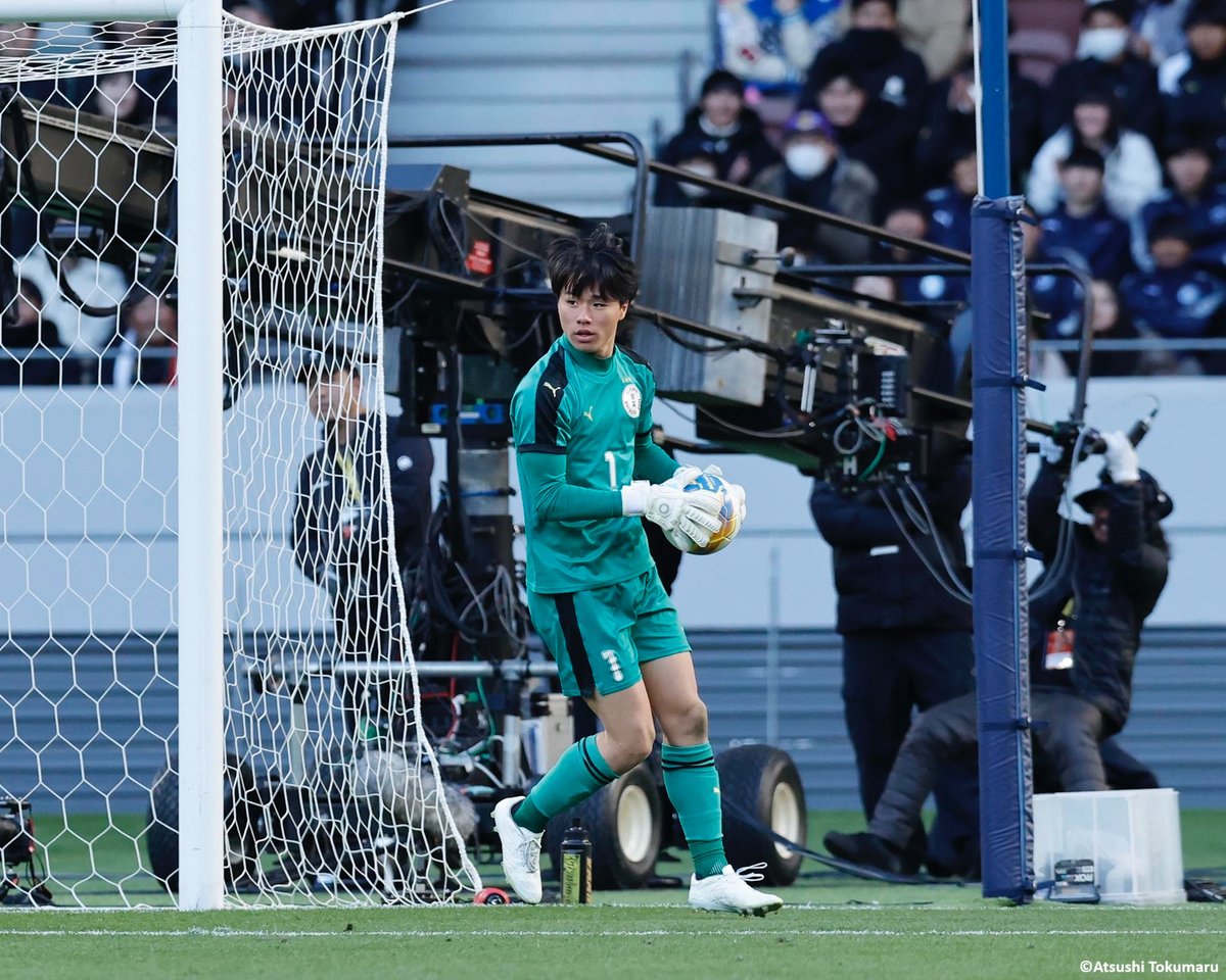 🟡 #前橋育英 が2度目の選手権優勝！🏆

PK戦の末、#流通経済大柏 との第103回全国高校サッカー選手権決勝を制して7大会ぶり2度目の日本一に！

1-1のまま延長戦でも決着つかず、PK戦では前橋育英のGK #藤原優希 が2つのPKストップでチームを頂点に導いた！

前橋育英 1-1 (PK: 9-8) 流通経済大柏