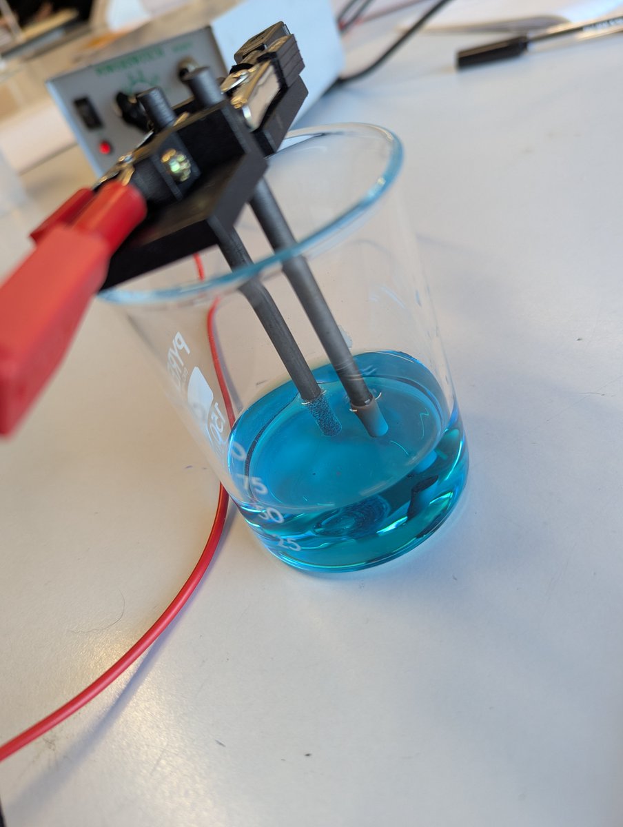 Delta_RASA's tweet image. 10X2 nailed it in today&apos;s electrolysis practical! ⚡🔬 Pupils split sodium chloride &amp;amp; copper chloride solutions, watching elements emerge at the electrodes. 🧪✨ Real chemistry magic in action! #Electrolysis #STEMLearning #ScienceInTheLab