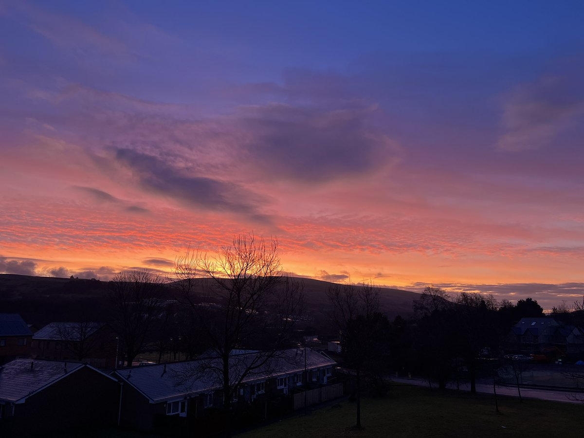 Some lovely colours as the sun is about to rise over Ebbw Vale.  <a href="/BBCBreakfast/">BBC Breakfast</a> <a href="/BBCWalesNews/">BBC Wales News</a> <a href="/BBCWales/">BBC Wales 🏴󠁧󠁢󠁷󠁬󠁳󠁿</a> <a href="/bbcweather/">BBC Weather</a> <a href="/carolkirkwood/">Carol Kirkwood</a> <a href="/DerekTheWeather/">Derek Brockway - weatherman</a>