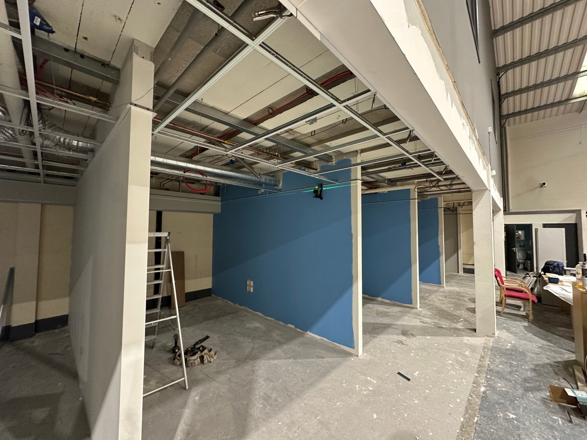 dsp_interiors's tweet photo. Ceiling grid installation is in progress at RW Cars! 🛠️ 

This crucial step supports the channels for upcoming glass frontage and preps for the next service fits. 

Stay tuned as we bring this project to life! 

#OfficeFitOut #Construction #FitOutProject #DSPFitOut https://t.co/rKRbvyn4Cx