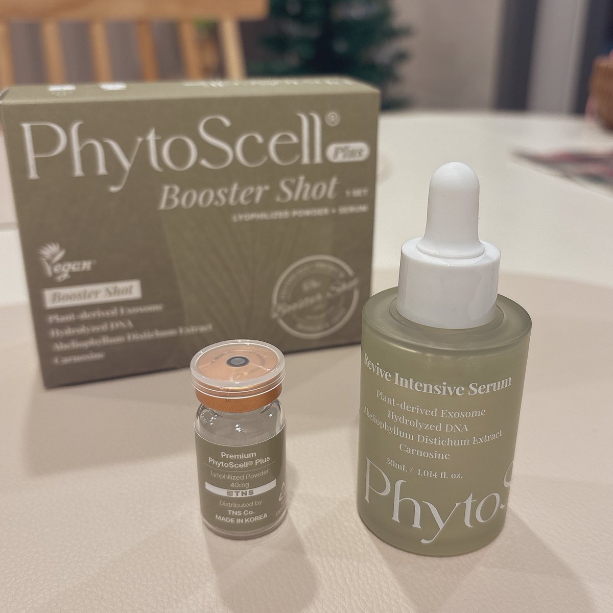 ams2tae's tweet photo. 美容外科医が開発した化粧品ブランドのTNSbeauty🫧
(韓国クパンでは品切れ中💦)

この小瓶に入った4つのエクソソーム成分が入ったブースターショットとアンプルを混ぜて使うの！こんなのお初！

✔️PhytoScellブース��ーショット

鎮静、抗炎症、高保湿、抗酸化作用、肌再生、美白にも効果があるセラム🤍
さらっとしてるけど保湿感もしっかりあって、朝も夜も使えるよ！
個人的に低刺激で使いやすいのと、鎮静と肌トーンの改善に良い感じがした！
#PR
@BlancTns