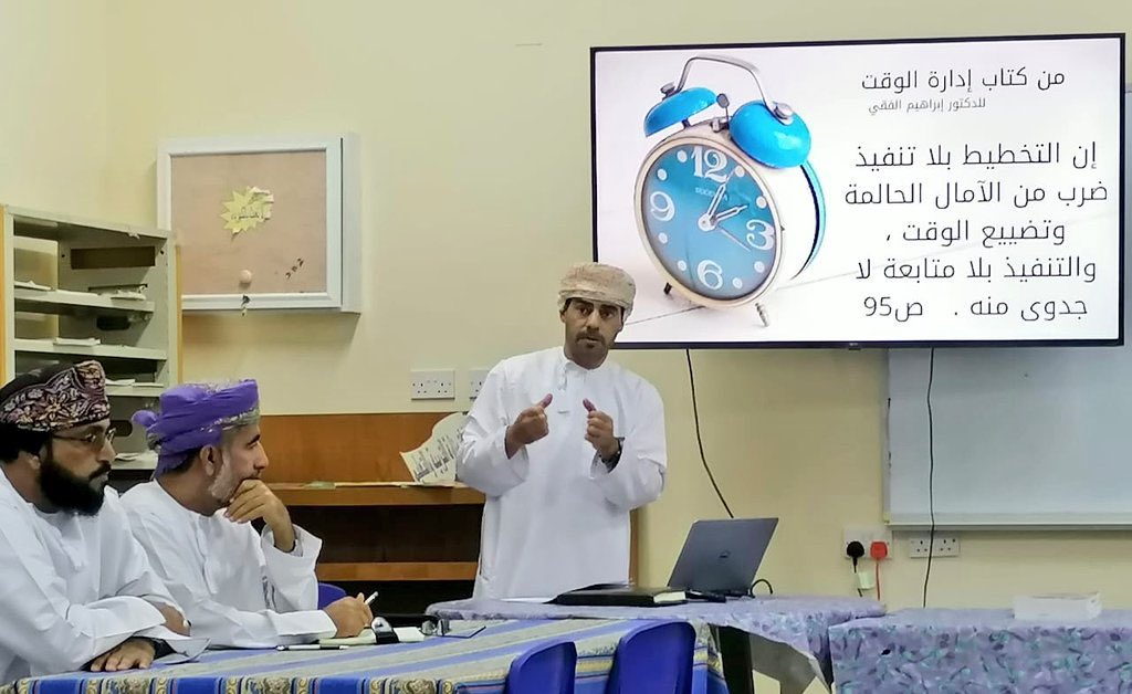 BilarabBinSulta's tweet photo. البرنامج الإنمائي "إضاءة فكر"
فكرة الأستاذ محمد بن عدي العبري مدير المدرسة.
يسعى البرنامج إلى تعزيز التنمية المستدامة والتفكير النقدي بين أفراد المجتمع المدرسي، بما يتماشى مع رؤيتها كمدرسة منتسبة لليونسكو تُعنى بالتنمية المستدامة. https://t.co/0nAcnOjAtB