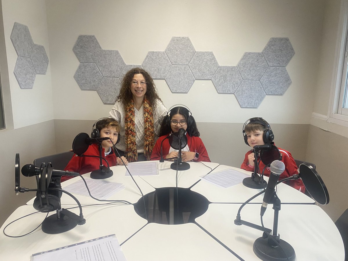 lce_feye's tweet photo. 🎙️ ¡Feliz Año Nuevo desde LCE Radio! Hoy, los alumnos de 4º de primaria nos cuentan sobre Luz Casanova, fundadora de nuestro cole, y las actividades de su semana. ¡No te pierdas este programa lleno de inspiración y valores! 🌟 #LuzCasanova #LCEradio #ColegiosFEyE #FEyE https://t.co/eg2qFgxXwC