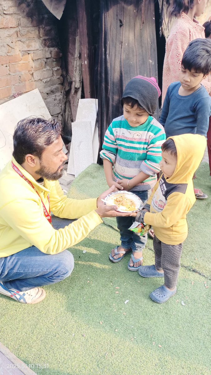 cflct_ngo's tweet photo. โCelebrating Ramesh Sirโs birthday by bringing smiles to underprivileged children! ๐๐ With kadi pakoda, rice, and sweets, we turned the day into a joyful memory. Together, letโs spread love and kindness with #CareForLifeCharitableTrust. #SupportingHumanity #JoyOfGiving #CFLCT https://t.co/VKwycGKmxC