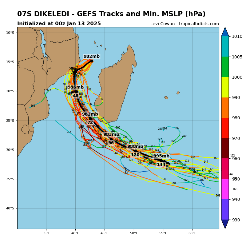 StormViewsRSA's tweet photo. 🌀 #DIKELEDI continues intensifying in the Mozambique Channel, with minimum pressures reaching 982mb and strengthening winds. Expected to pose impacts in parts of Mozambique.

#CycloneDikeledi  #Weather
@afriwx
@SAWeatherServic
@VoxWeatherZa
@ReenvalSA 
@peoples_weather https://t.co/kyjUKyAoee