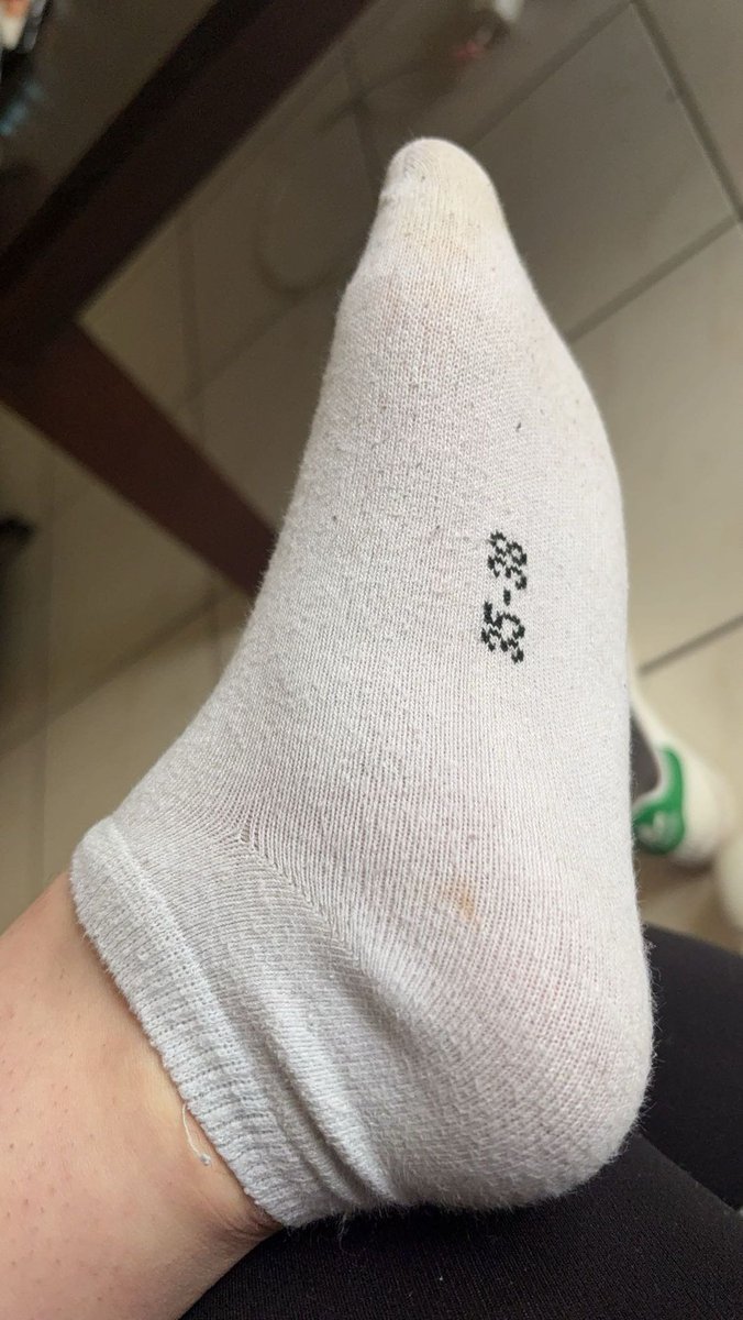 AuroreQueen_'s tweet photo. Bon je fais manger ça à qui les clébards avant d'aller en cours ?

Findom Femdom FeetFetish Feetgirl Domme Bêta Domina Simp Cuck Finsub Soumis Sub https://t.co/w5w1iIGyvS