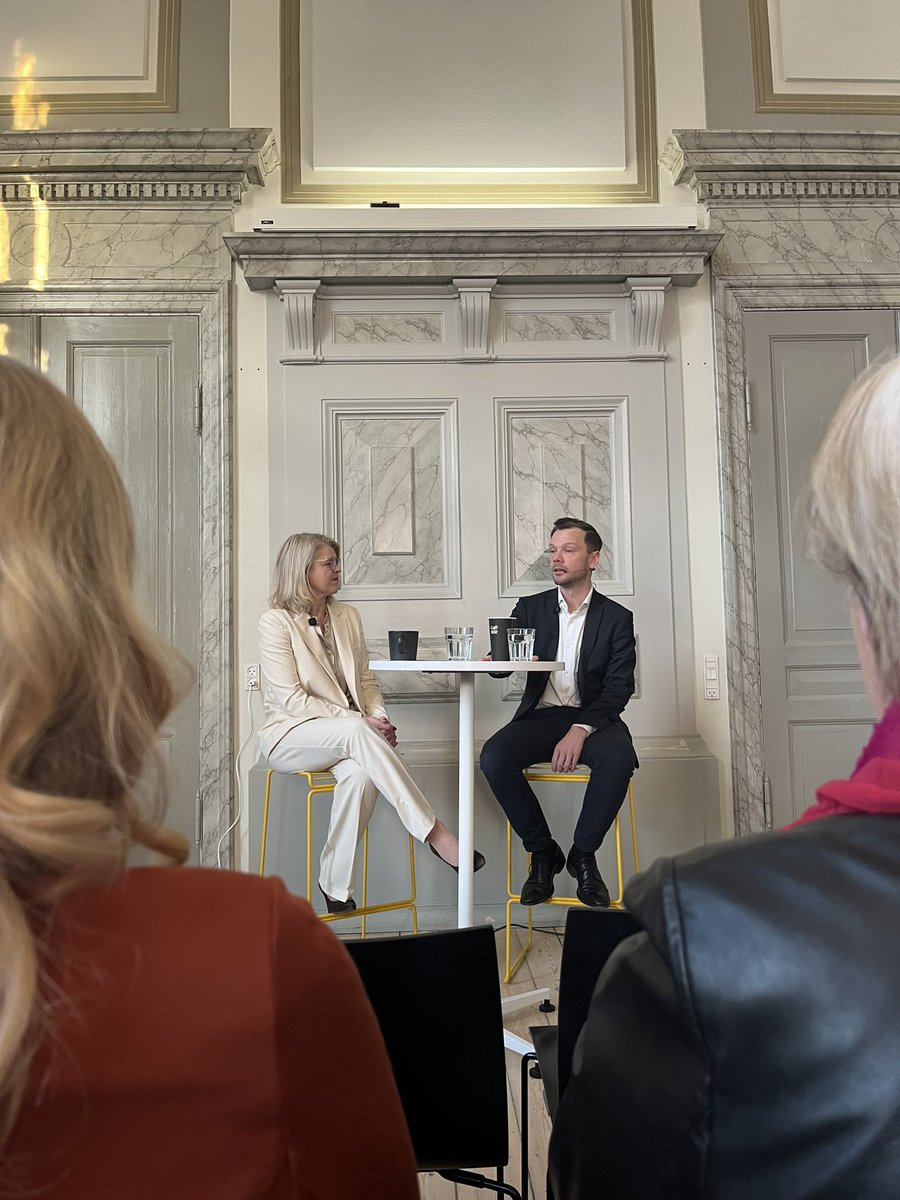 Tak til <a href="/PHummelgaard/">Peter Hummelgaard</a> for at starte sin mandag i <a href="/DannerDk/">Danner</a> og for de mange vigtige pointer, bl.a. at vi stadig skal tale højt om volden. Det er afgørende for, at vi  som samfund kan ændre de normer, der legitimerer vold mod kvinder og børn. #dkpol