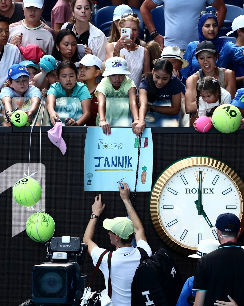 janniksin's tweet photo. Forza 💪🏻💪🏻 Happy about my first match of 2025 🇦🇺 @AustralianOpen https://t.co/XkxaGJoMac