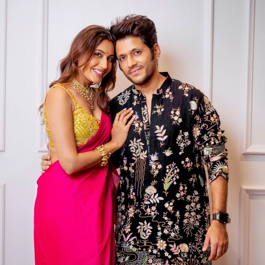 RagadSolim's tweet photo. happy first lohori Sukar!!!! ❤🧿@SurbhiChandna @Karansharma09 #sc #ks #officialsurbhic #best #surbhichandnafan #sukar #couplelove #bollywoodstars #estd2010sukar #trending #estd2010 https://t.co/fsoiIQn7zM
