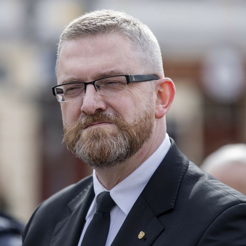 GlobeEyeNews's tweet photo. BREAKING:

Poland's famous politician Grzegorz Braun will run for president in 2025. 

He said Israel and America will no longer control Europe and the world, and the end is coming. https://t.co/WVJnH0aBNY