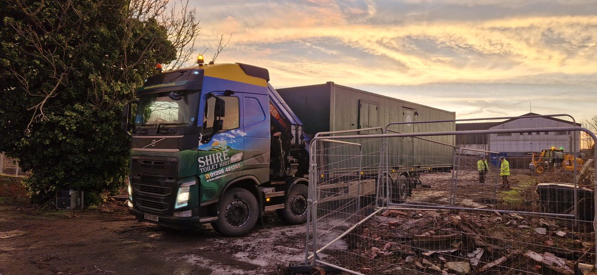 ShireToilet's tweet image. Early start up in Immingham this morning with a 32ft office/meeting, 24x9 static welfare &amp;amp; a 10ft store 👇🏻

If you have a site starting soon and need welfare facilities give us a call on 01205481365 

#sitesetup #constructionindustry #shiretoilethire #shiresomuchmore