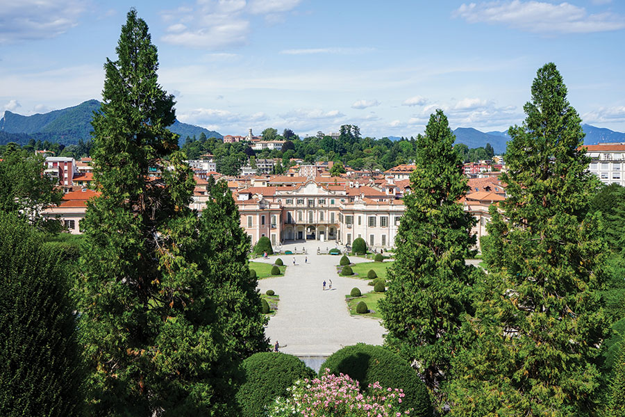 Val Nicastro visits the “Garden City” north of Milan that is, among other things, home to a palace that one Italian poet described as “Little Versailles”

Read '48 Hours in Varese': italytravelandlife.com/travel/48-hour…