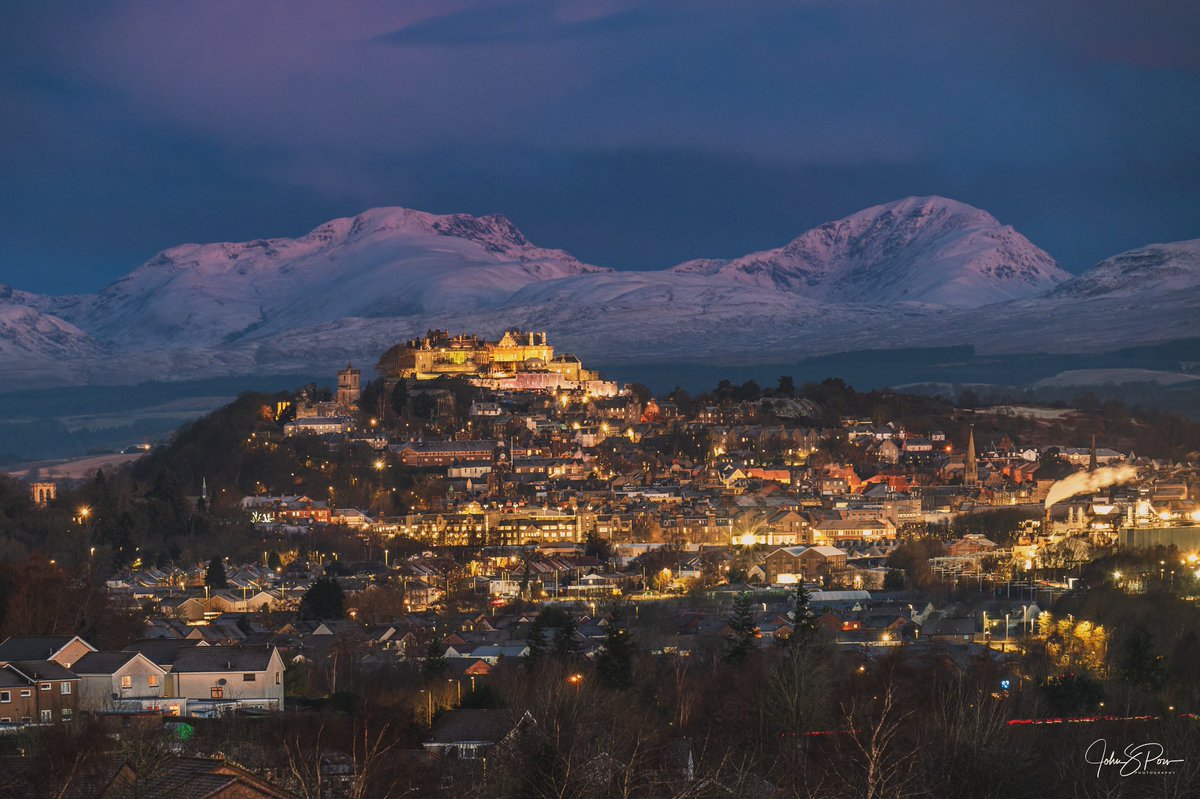 Johnpow1's tweet photo. Stirling waking up.  This shot is taken from one of my favourite spots, just outside Bannockburn.

I love how the distant mountains are already catching some of the sunrise colour from the sky, although this shot was taken about an hour before dawn https://t.co/6eLS8PexkF