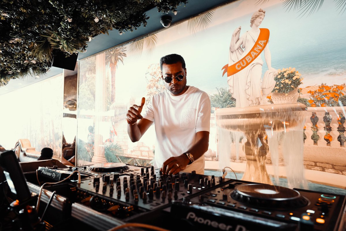 afriindi's tweet photo. Being behind the decks feels both intense and like home, a dream I’ve chased my whole life. I’m here now, but there’s so much more to uncover. Join me on this journey through my socials especially YouTube and Spotify channels. Let’s vibe together! #rideordie #afrohousejourney https://t.co/5ewKtOOtAv