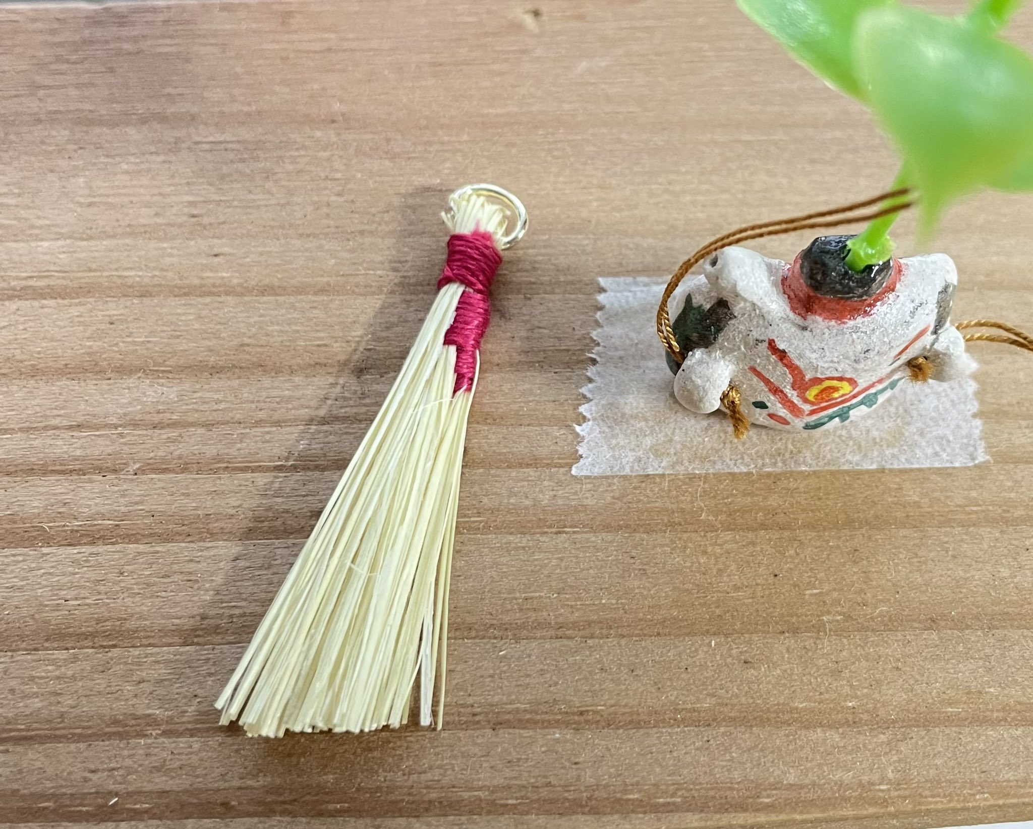 ミニチュア箒 - Search / X