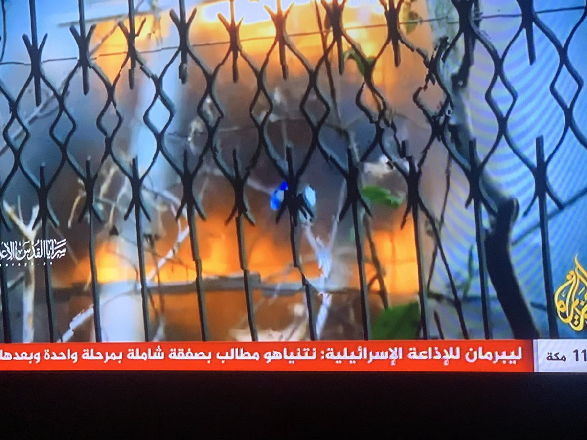 iahmedsalih's tweet photo. صباح الخير . 
تم تفجير مجموعه إسرائيليه وطبقا للاذاعه مازال بيان الخسائر والقتلي لم يصدر بعد من الجيش https://t.co/PXtdGc7WG8