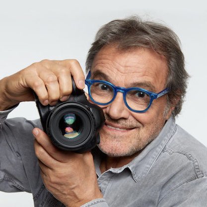 chetempochefa's tweet photo. “Non è che mi interessi molto essere ricordato. Mi interessa essere ricordato dai miei figli e dai miei nipoti come una persona onesta. Che non vuol dire uno buonino a cui va bene tutto, ma anche come una persona con delle prese di posizione, che ha portato avanti delle battaglie, ma che nello stesso tempo ha sempre creduto fino in fondo a quello che faceva”.

- Oliviero Toscani (1942-2025)