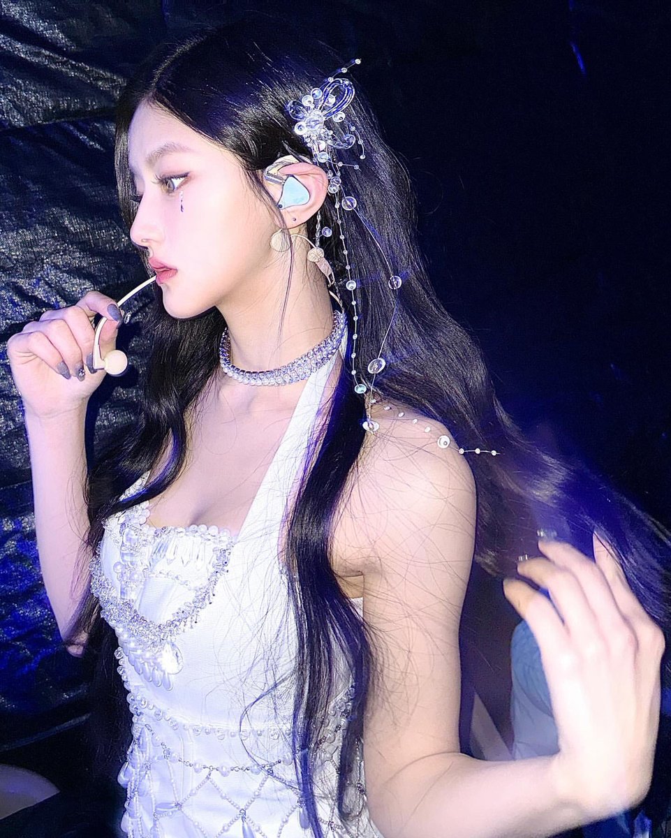 haneul pics tweet media