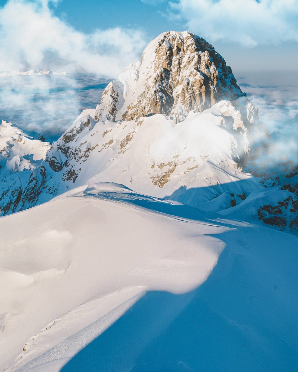 Entre sommets et nuages ! ☀️
#les3vallées