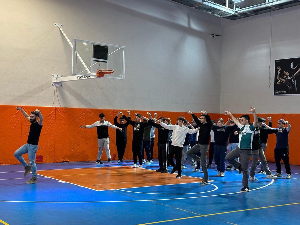 GSB_75YilGM's tweet image. 75.Yıl Gençlik Merkezinde Haftasonu 🍀
#keman
#halkoyunları
#seramik
#seseğitimi 
@OA_BAK @gencliksporbak