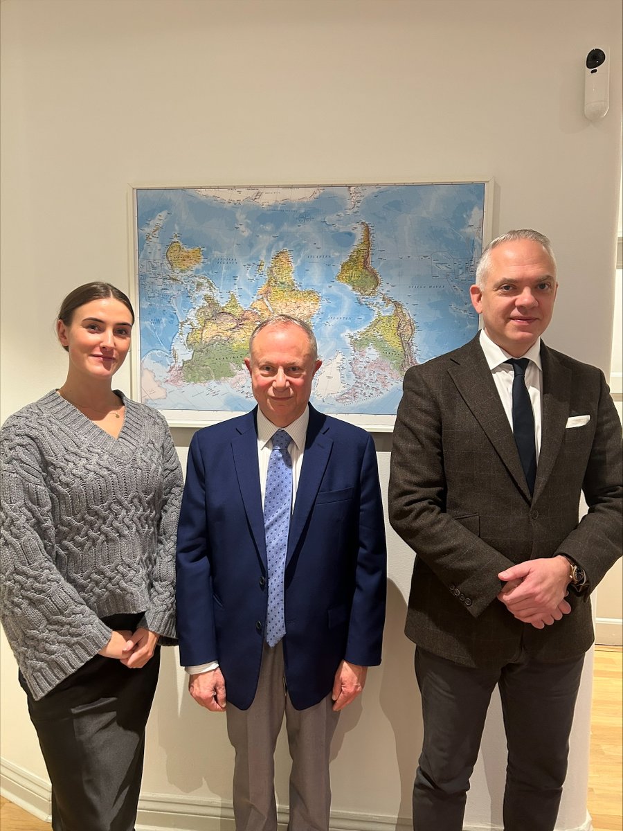 geopodden's tweet photo. Vi är tillbaka!🎉 

I första avsnittet för 2025 gästas vi av Peter Stein. Vi diskuterar USA:s engagemang i Afrika, konkurrensen med Kina &amp; Ryssland, och vad en ny Trump-administration innebär.

Lyssna: https://t.co/7M1apKeaH0 https://t.co/04TcFCsKov