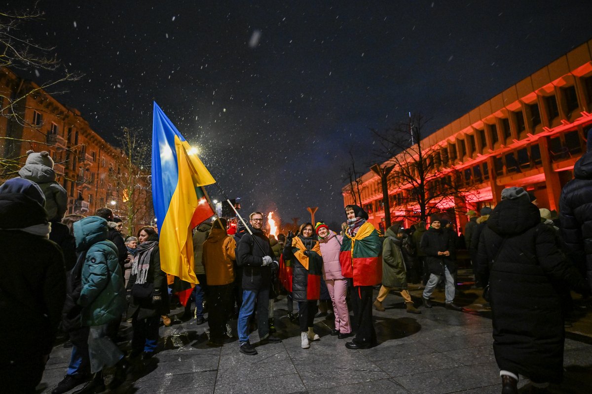 Lithuanian_MoD's tweet photo. 34 years ago today, unarmed Lithuanians stood bravely against Soviet aggression to protect our freedom.

Freedom Defenders’ Day remains a lasting inspiration, especially for our soldiers.

As a nation that knows the true price of freedom, we remain ready to defend it at any cost. https://t.co/z5EsV2yQtX
