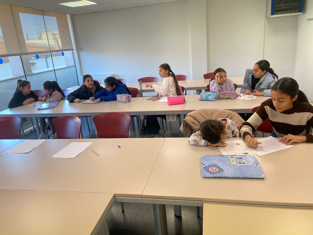 AGIPCAT (@agipcat) on Twitter photo El grup Traçant Ponts educatius va portar a terme la primera sessió de l'any seguint la mateixa línia de treball.
<a href="/acciocivicat/">Compte no operatiu</a> <a href="/igualtatcat/">Igualtat i Feminisme</a> <a href="/ajcambrils/">Ajuntament Cambrils</a> <a href="/RadioCambrilsFM/">Ràdio Cambrils</a> <a href="/BiblioCambrils/">Biblioteca Josep Salceda I Castells</a> <a href="/dsocialscat/">Drets Socials i Inclusió</a> <a href="/ObservatoriCat/">Observatori Igualtat CAT #Equitat_Diversitat 🌈</a> <a href="/Santandreuenc/">Jordi Albert</a> <a href="/ftenc/">Francesc Ten 🎗</a> <a href="/educaciocat/">Educació</a> <a href="/MV_Gitano/">Museu Virtual del Poble Gitano a Catalunya</a> El grup Traçant Ponts educatius va portar a terme la primera sessió de l'any seguint la mateixa línia de treball.
<a href="/acciocivicat/">Compte no operatiu</a> <a href="/igualtatcat/">Igualtat i Feminisme</a> <a href="/ajcambrils/">Ajuntament Cambrils</a> <a href="/RadioCambrilsFM/">Ràdio Cambrils</a> <a href="/BiblioCambrils/">Biblioteca Josep Salceda I Castells</a> <a href="/dsocialscat/">Drets Socials i Inclusió</a> <a href="/ObservatoriCat/">Observatori Igualtat CAT #Equitat_Diversitat 🌈</a> <a href="/Santandreuenc/">Jordi Albert</a> <a href="/ftenc/">Francesc Ten 🎗</a> <a href="/educaciocat/">Educació</a> <a href="/MV_Gitano/">Museu Virtual del Poble Gitano a Catalunya</a>