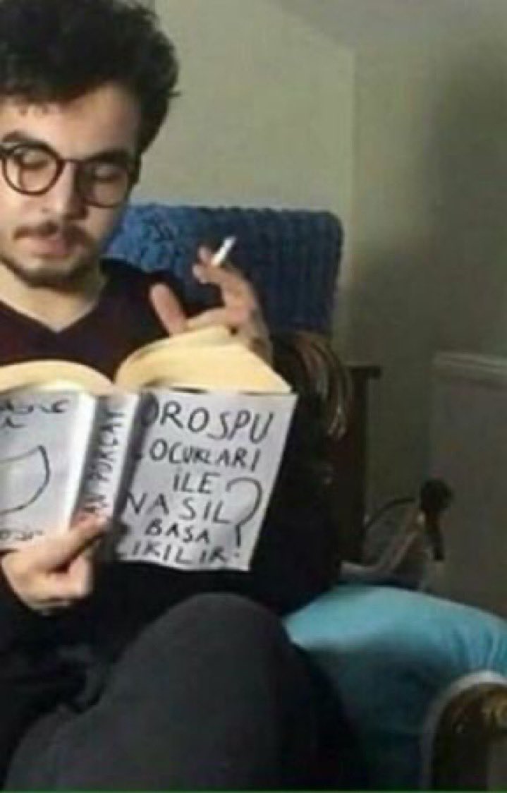 bizbitikya's tweet photo. Neyse, biraz kitap okuyalım https://t.co/nbR9jWFNRt