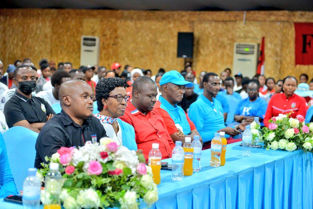 RPFyouthnyaru's tweet photo. Ejo hazaza hari mu biganza byacu twe nk'Urubyiruko, Igihugu ni icyacu nitwe gitezeho umusaruro w'ibyo Abakurambere bacu baharaniye, "Alexis INGANGARE umuyobozi w'Umuryango RPF Inkotanyi mu karere ka Nyarugenge. https://t.co/cgmCDDLIAq