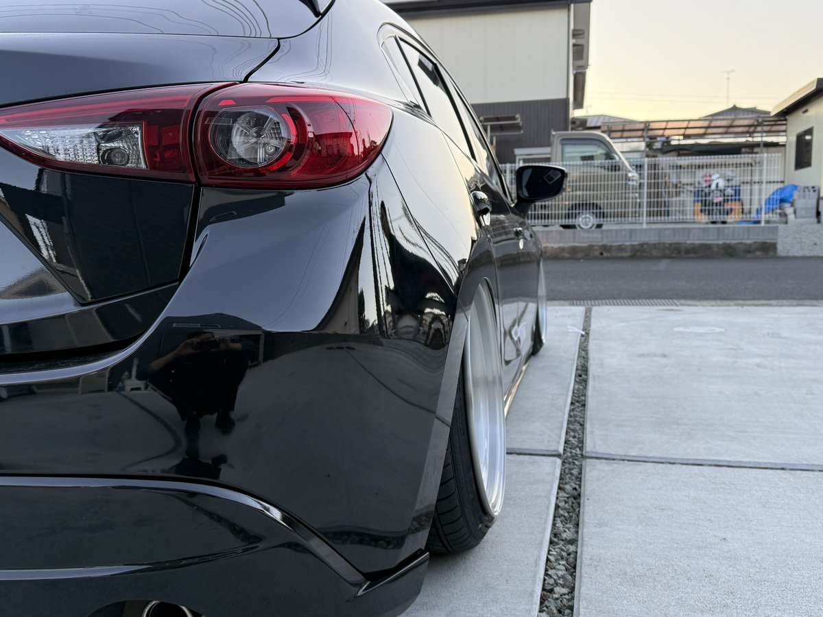 これが俺のMain Wheel🔥

i.force FD-50HD 18inch
Stealth hardware
Legacy style center cap
Disk &amp; outer Rim brushed

ほぼフルオプションで頼んだからマジで俺好みのホイール🫶
ナットホールもピアスボルトも隠してsimple cleanに👍
今度ちゃんと撮り行きたいな笑