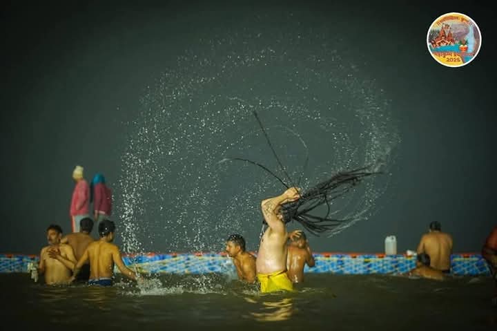 ArvindBarra's tweet photo. जहां संस्कृतियों का संगम भी है, श्रद्धा और समरसता का समागम भी है।

'अनेकता में एकता' का संदेश देता महाकुम्भ-2025, प्रयागराज मानवता के कल्याण के साथ ही सनातन से साक्षात्कार करा रहा है।

#एकता_का_महाकुम्भ https://t.co/pxSt6vVT3u