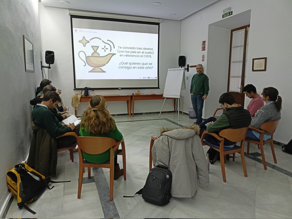 angelica_gutiez's tweet image. 🏠🏠 Hoy volvemos a la escuela @economia_social para seguir trabajando en nuestro proyecto #Workpath y la linea de actividad del #CentroEspecialdeEmpleo 📅📅 Planificamos objetivos, actividades y definimos el terreno de juego para este #2025 🎇🎇 #ProyectosAS #Empleo #fondosUE