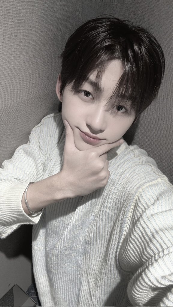 ㅤ

Selfie sore sebelum jajan es serut🍧

ㅤ