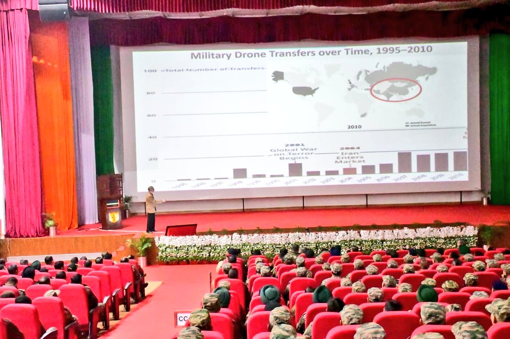 SWComd_IA's tweet photo. #DotOnTargetDivision organised a Counter-Unmanned Aerial System seminar and explored available technologies and solutions including tactics, training and procedures, focusing on latest countermeasures to bolster operational readiness. 

#DotOnTarget
#SaptaShaktiCommand
#IndianArmy
#OnThePathofTransformation
#AtmanirbharBharat
#OpReadiness 

@adgpi
@HQ_IDS_India
@DefenceMinIndia
@KSBSectt
@SpokespersonMoD
@PRODefRjsthn