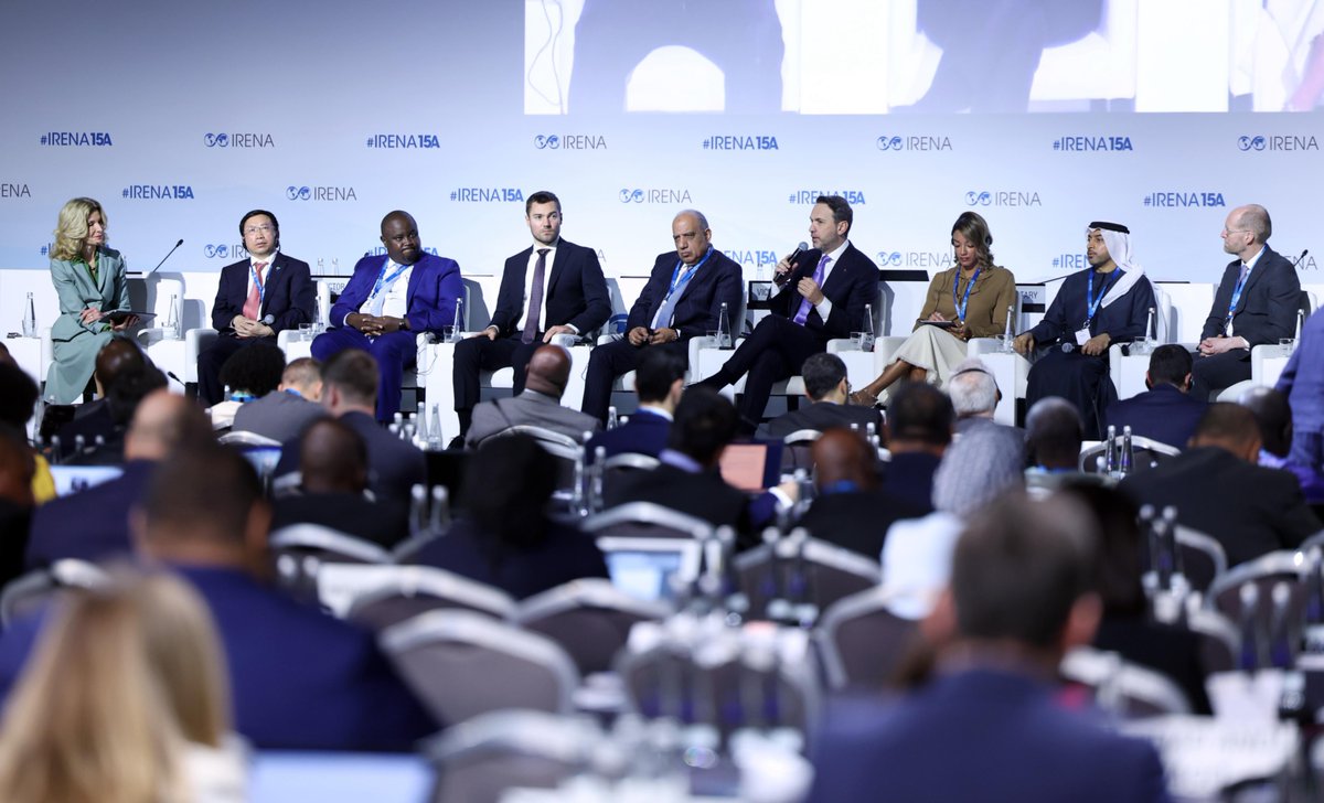 IRENA 15. Genel Kurulu’nda “Gelişmekte Olan Ülkelerde Enerji Dönüşüm Yolları” başlıklı panele katıldık. Ülkemizin enerji dönüşümü vizyonunu paylaştık.

Türkiye olarak 2053 yılına kadar karbon nötr olma hedefimiz doğrultusunda kapsamlı bir enerji dönüşüm stratejisi yürütüyoruz.