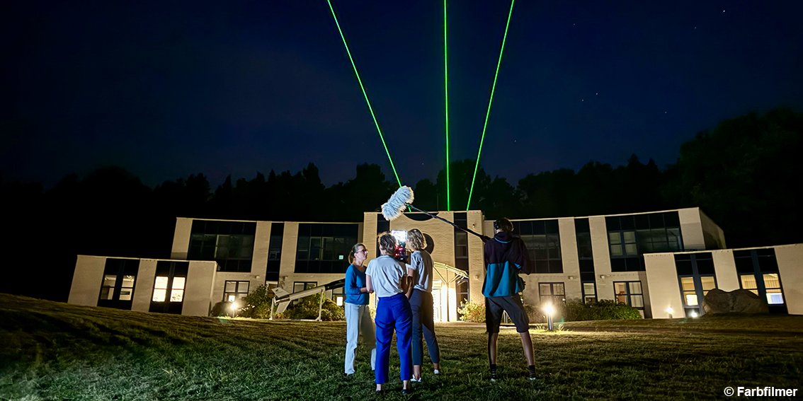 Leibniz-Gemeinschaft (@leibnizwgl) on Twitter photo Programmtipp: #Polarlichter über Deutschland - schön und gefährlich.
Tolle Doku mit unserem <a href="/iap_kborn/">Leibniz-Institut für Atmosphärenphysik</a>. Heute um 22:50 Uhr im <a href="/DasErste/">Das Erste</a>, am 2.2. um 22:20 Uhr im <a href="/mdrde/">MDR</a> und in der ARD Mediathek unter 1.ard.de/polarlichter_s…
Mit dabei: <a href="/Seenotretter/">Die Seenotretter – DGzRS</a> <a href="/DLR_de/">DLR_de</a> <a href="/HZDR_Dresden/">HZDR @HZDR@helmholtz.social</a> <a href="/ESA_de/">ESA auf Deutsch</a> Programmtipp: #Polarlichter über Deutschland - schön und gefährlich.
Tolle Doku mit unserem <a href="/iap_kborn/">Leibniz-Institut für Atmosphärenphysik</a>. Heute um 22:50 Uhr im <a href="/DasErste/">Das Erste</a>, am 2.2. um 22:20 Uhr im <a href="/mdrde/">MDR</a> und in der ARD Mediathek unter 1.ard.de/polarlichter_s…
Mit dabei: <a href="/Seenotretter/">Die Seenotretter – DGzRS</a> <a href="/DLR_de/">DLR_de</a> <a href="/HZDR_Dresden/">HZDR @HZDR@helmholtz.social</a> <a href="/ESA_de/">ESA auf Deutsch</a>