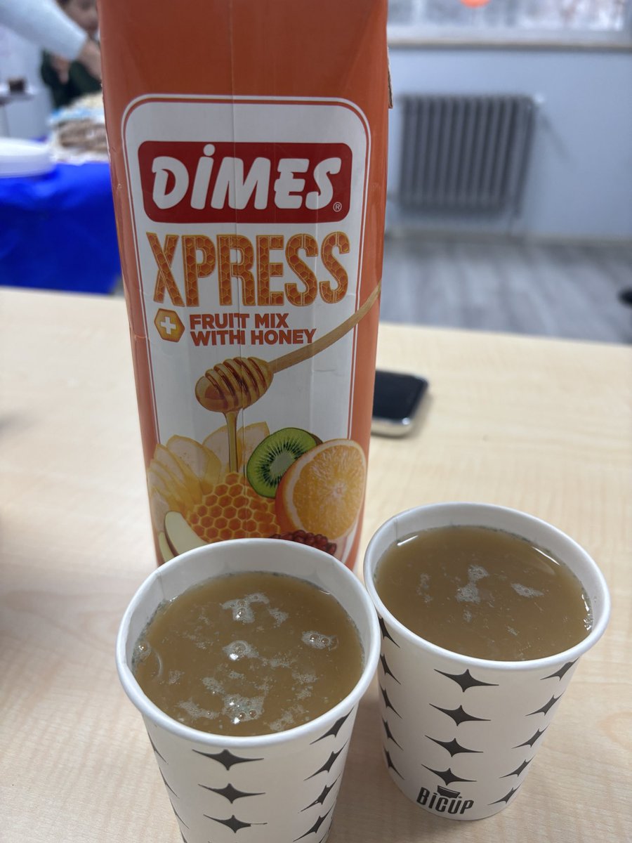 buse_sentur's tweet photo. @dimestr okulda çocuklara aldığımız meyvesuyunuzun haline bakarmısınız ? Fark etmesek ne olacaktı ! https://t.co/Ca3x1Pxd3Z