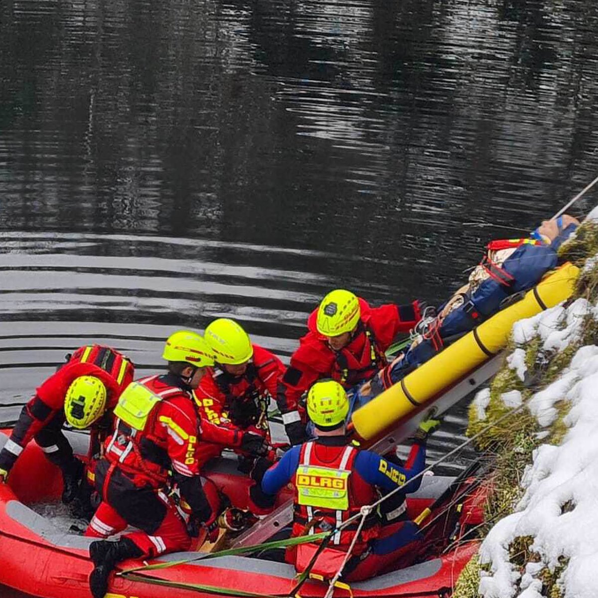 Verschiedene Hilfsorganisationen üben Personenrettung im Siebengebirge (Foto: FF Königswinter)

Mehr auf skverlag.de | #Rettungsdienst #Notfallsanitäter #Rettungssanitäter #Feuerwehr #Königswinter #Siebengebirge #DRK #DLRG #Höhenretter #Übung

bit.ly/4hfubhT