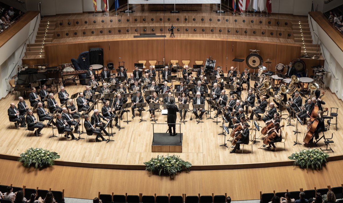 AjuntamentVLC's tweet photo. 🎼 Hui s'obrin les inscripcions del 137 Certamen Internacional de Bandes de Música Ciutat de #València #CIBM, que se celebra 🗓️ 16-20/07 📍 @palaumusicavlc, 🏆 i repartirà 36.500€ entre les guanyadores. 

🙋‍♀️ Les formacions poden apuntar-se fins al 24/01👉 https://t.co/AoppZkXizy https://t.co/nUUbTgerY0