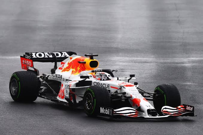 tuysuzilhan's tweet photo. Türkiye, Formula 1 takviminde olacak mı?

Domenicali’nin açıklamasından sonra birkaç telefon görüşmesi yaptım.

F1 Yönetimi ile yaptığımız görüşmeler olumlu sonuçlandı. Ancak şöyle bir durum var. Devlet olarak; 1 ay içinde teminat mektubu vermemiz gerekiyor. İşin resmiyet kazanmama nedeni bu. Teminat mektubunu verirsek, İstanbul GP, 2026 F1 takviminde olacak.

Kritik süreçteyiz.