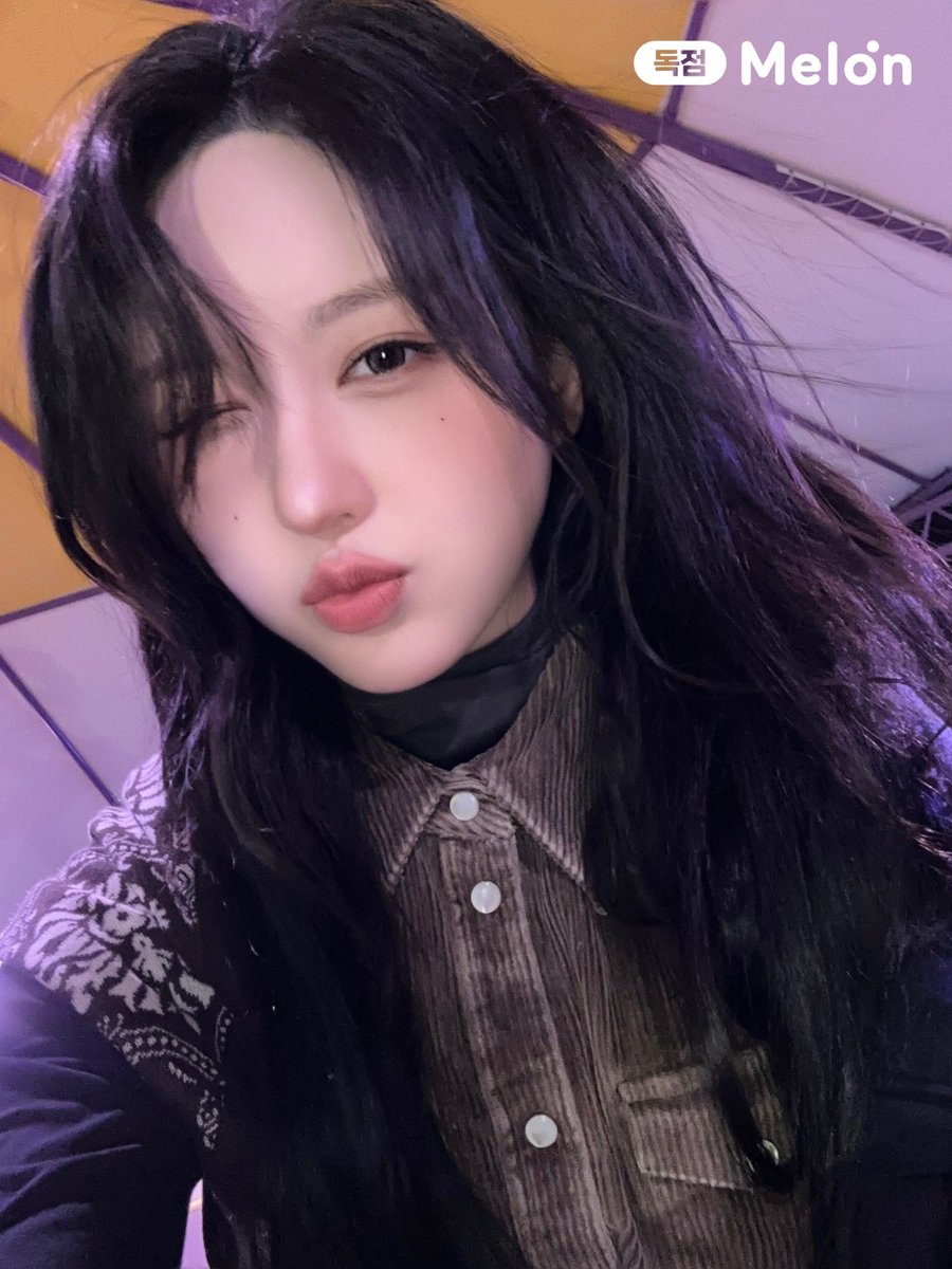 first_iz121's tweet photo. 스포트라이트 셀카 원본사진입니다 😅 https://t.co/3A3mZI62xf