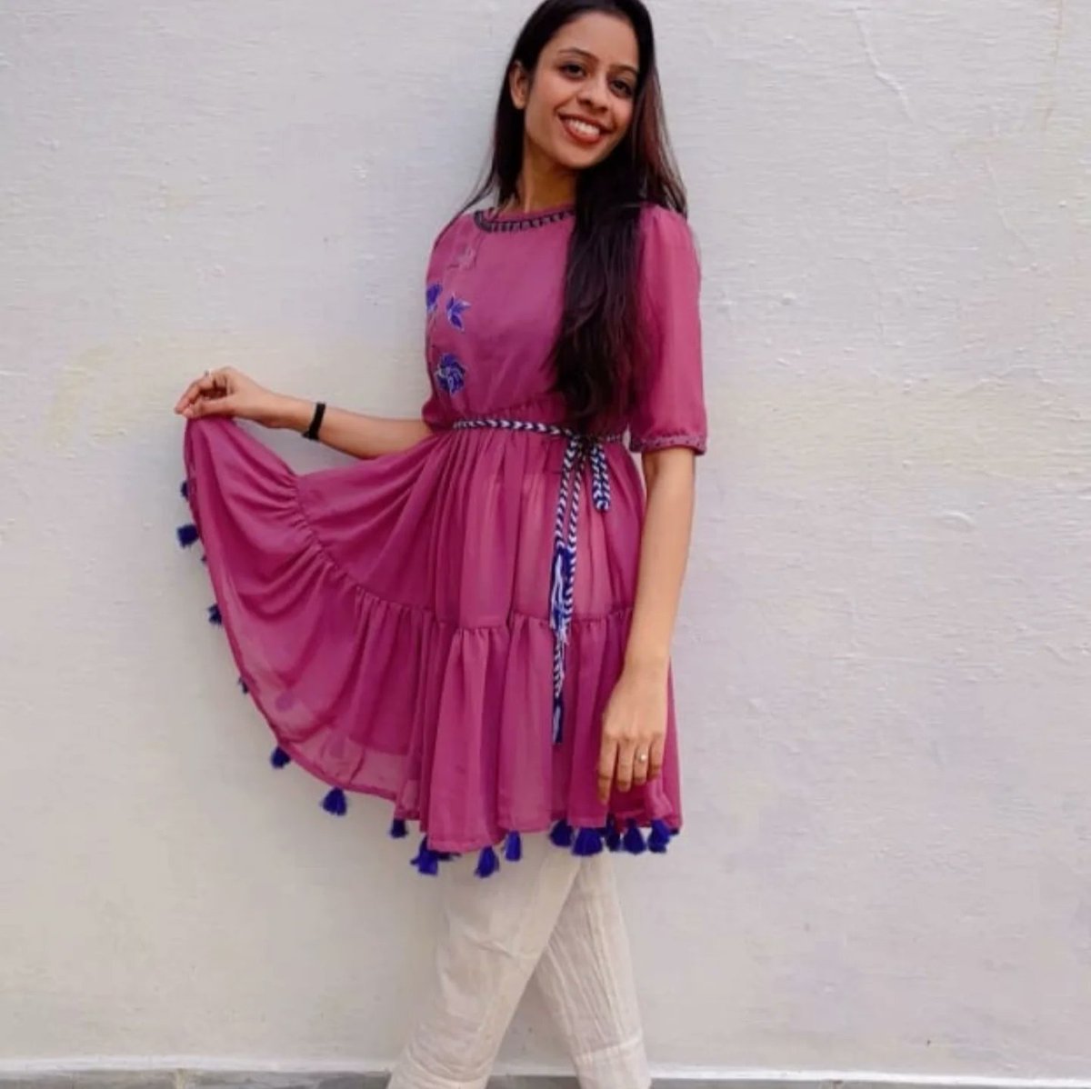 Jhulkii's tweet photo. The wait is finally over🕖🤩

Introducing our stunning peplum top 👚, crafted from Georgette fabric and adorned with hand brush painting, tassels, and hand embroidery.

At Jhulki, we are not just creating clothes - we are promoting sustainable fashion.🫶🩷

Contact- 9001566679 https://t.co/4aOpbhI3Ws