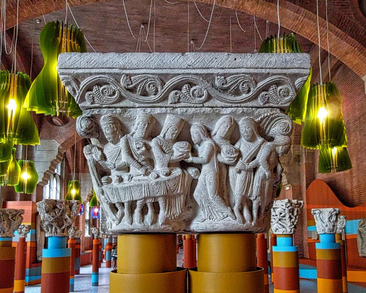 RomanicoEspana's tweet photo. Lleva tiempo cerrado por obras y no sé si al reabrir cambiará, pero más allá de la soberbia colección de piezas románicas que alberga, lo que más me sorprendió del @MuseeAugustins de Toulouse y en concreto de su sala de arte medieval, fue su arriesgadísima ambientación https://t.co/6Xp3BWvFXk