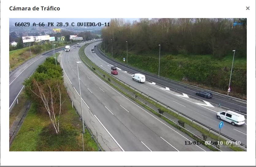 Hoy un nuevo accidente por colisión múltiple en el tramo de la A-66 , dirección Gijón, que circunvala la ciudad de #Oviedo, sí el tramo donde sólo hay 2 carriles , cuando debería de haber 3, y si somos serios los túneles de la Bolgachina una ratonera que debería desaparecer.