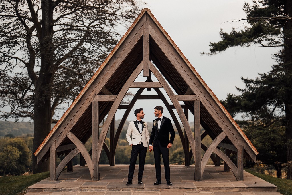 Stately charm, breathtaking views, and memories made to last forever—Highley Manor. 🌟✨ #MomentsAtHighley
. . .