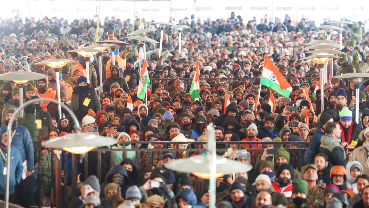Addressed a public meeting in Sonamarg. Our Government is fully committed to fulfilling the aspirations of the people of Jammu and Kashmir. We will continue focussing on furthering 'Ease of Living' and providing top quality infrastructure.