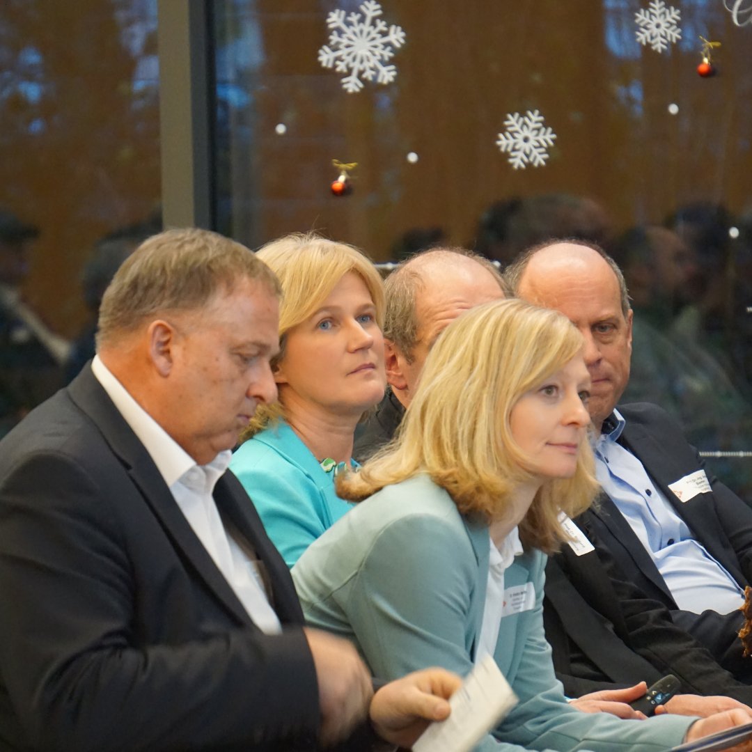 Sie möchten Ihr Unternehmen oder Ihre Organisation im Bereich Wasserstoff zukunftsfähig aufstellen?
👉Dann verpassen Sie nicht die Zukunftskonferenz Wasserstoff am 5. Februar 2025!

🔗Mehr Infos zur Zukunftskonferenz Wasserstoff und Anmeldung hier:
region-a3.com/innovation/zuk…