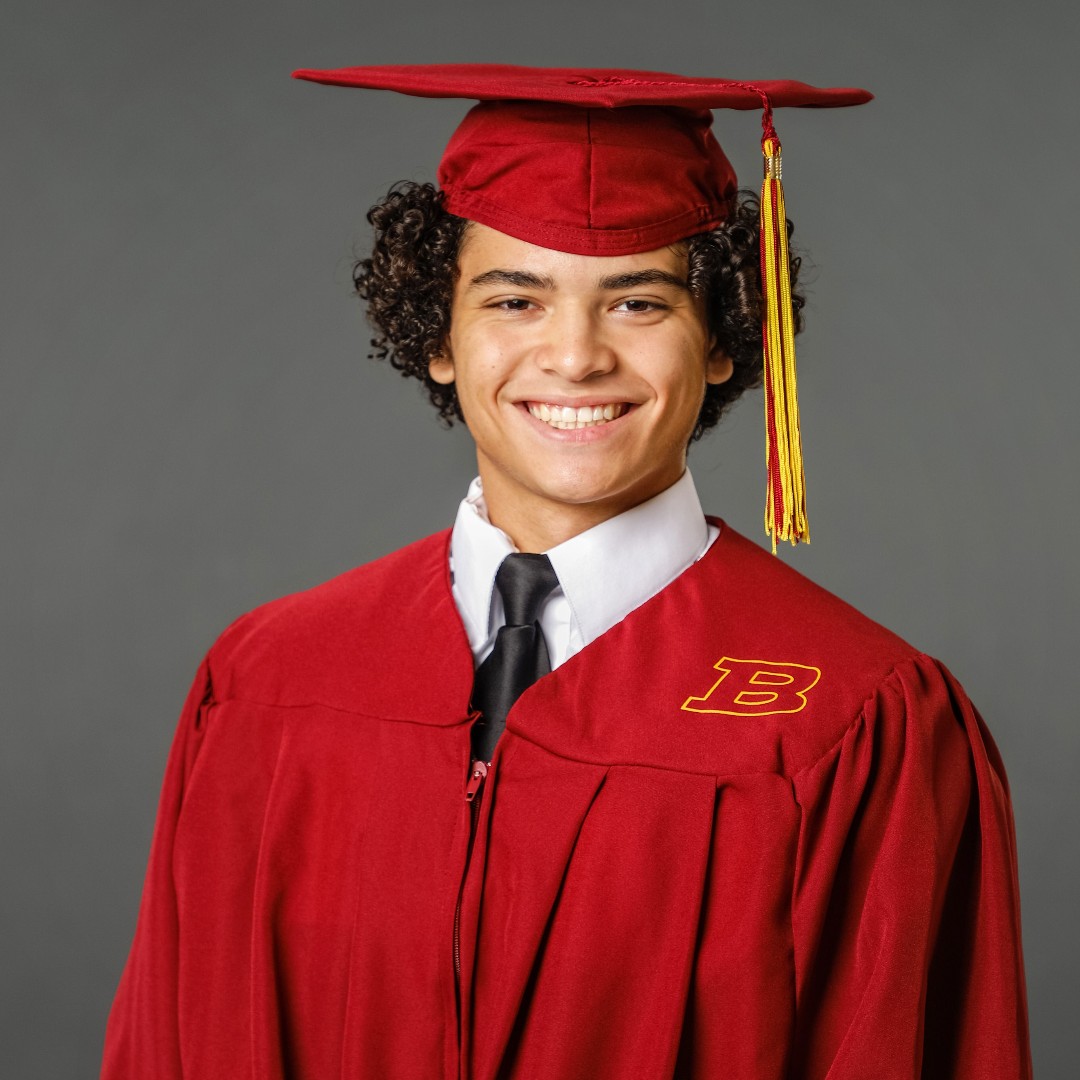 Graduation is just a few months away!  Never too early to stock up on additional wallets, 8x10s, digital images, or Graduation Banners. Visit your Senior's gallery today and let us help you make this graduation unforgettable! For help with ordering, email seniors@vosphoto.com.