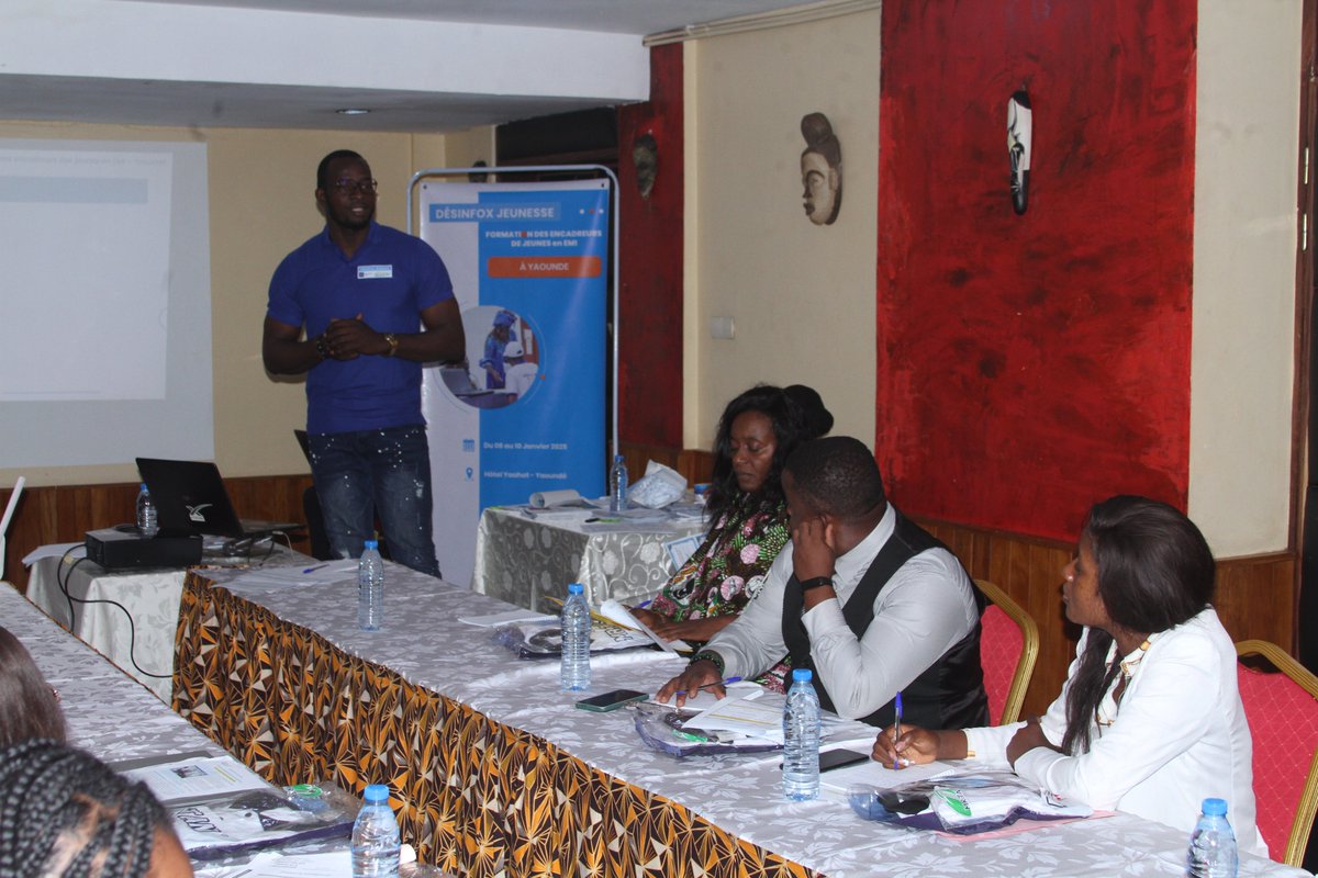 Projet #DesinfoxJeunesse de <a href="/CFImedias/">CFImedias</a>
Formation d'encadreurs de jeunes en #EMI du 8 au 10 janvier derniers. Début d'une tournée nationale visant à renforcer les compétences en Éducation aux Médias et à l'Information des professionnels de l'éducation, dans 5 régions du #Cameroun.