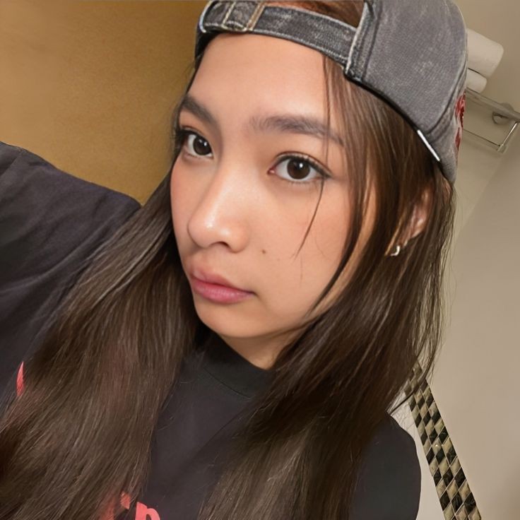 A short #JhoLet AU wherein a passionate café owner, Julia, falls head over heels for a captivating stranger, Charlie, who's been frequenting her shop, unaware of the secrets she carries.